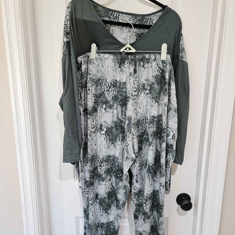 Women's Green and Gray Pajama Set